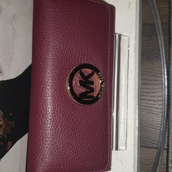 Michael Kors Fulton Continental Wallet - Picture 2 of 9